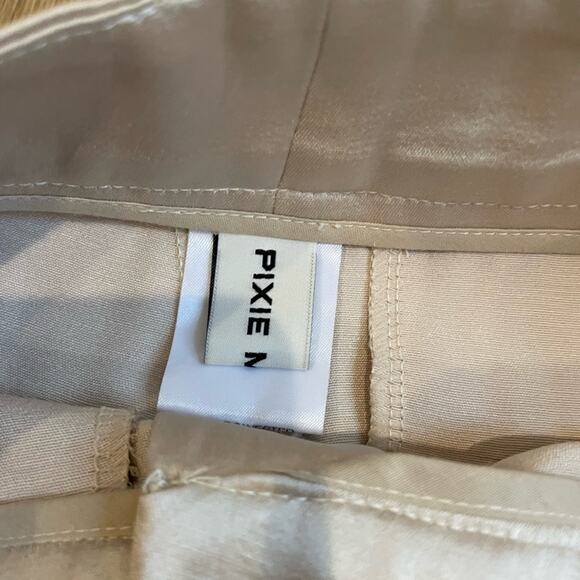 Pixie Market pleated off white high waisted shorts XS - Picture 3 of 5